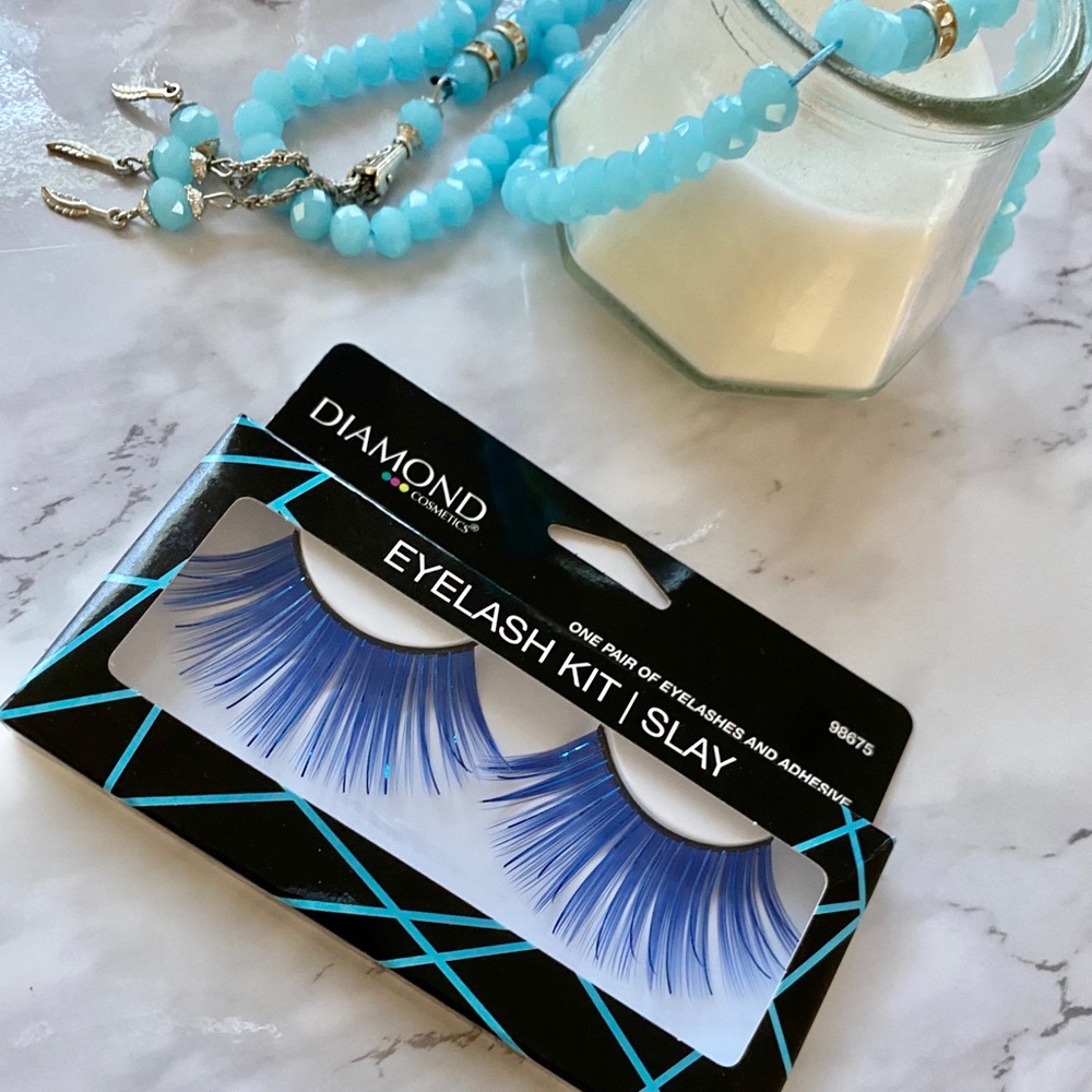 Blue eyelashes diamond cosmetics in slay